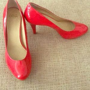 Red pumps